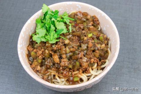 炸酱面的酱的做法：自制经典炸酱面酱料的制作秘诀