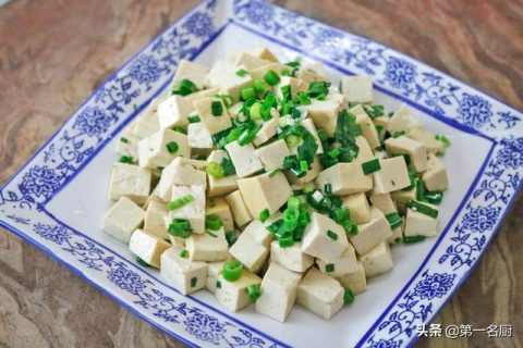 小葱拌豆腐一清二白：小葱拌豆腐的最佳配方，创意拌法分享